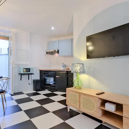Chez Madeleine Au Petit Palais Apartment
