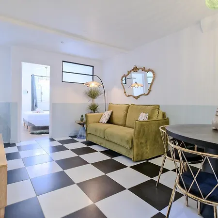 Chez Madeleine Au Petit Palais Apartment